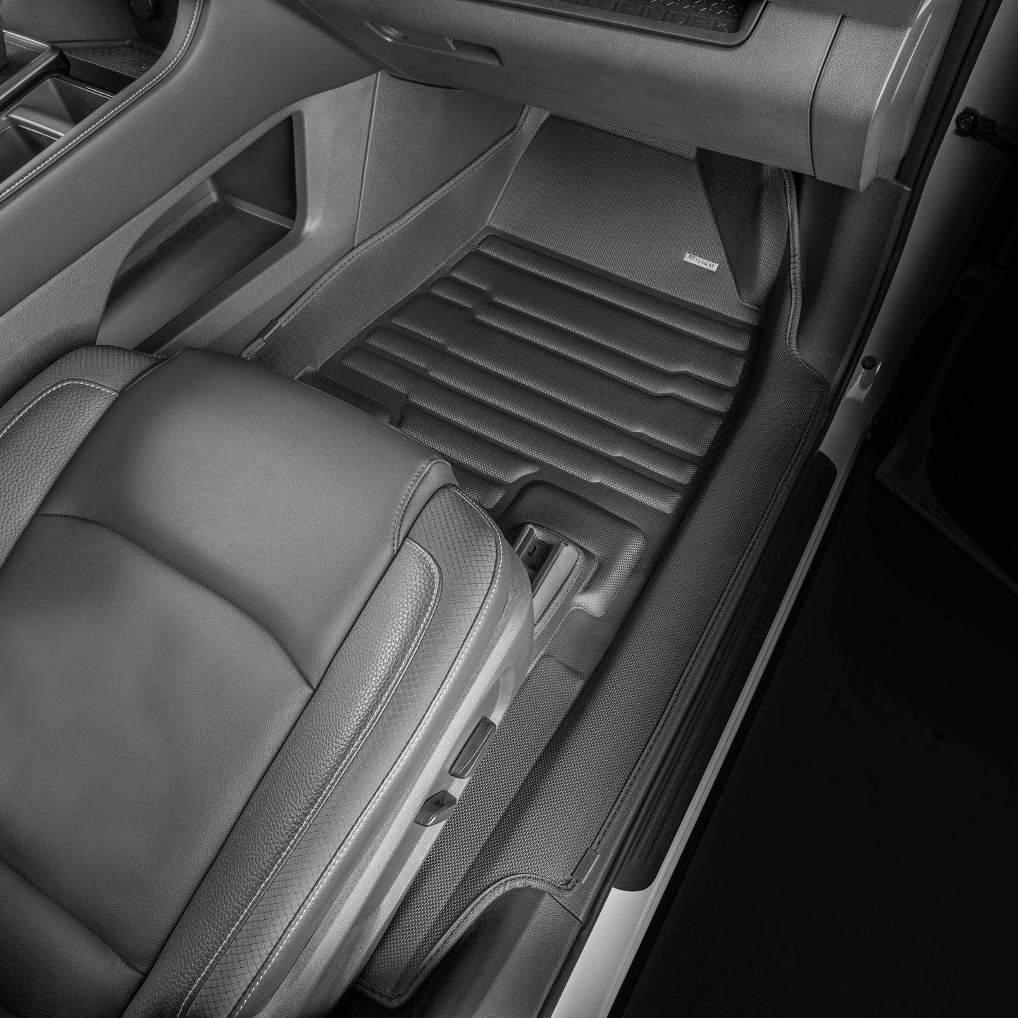 Nissan Pathfinder 8-Seater