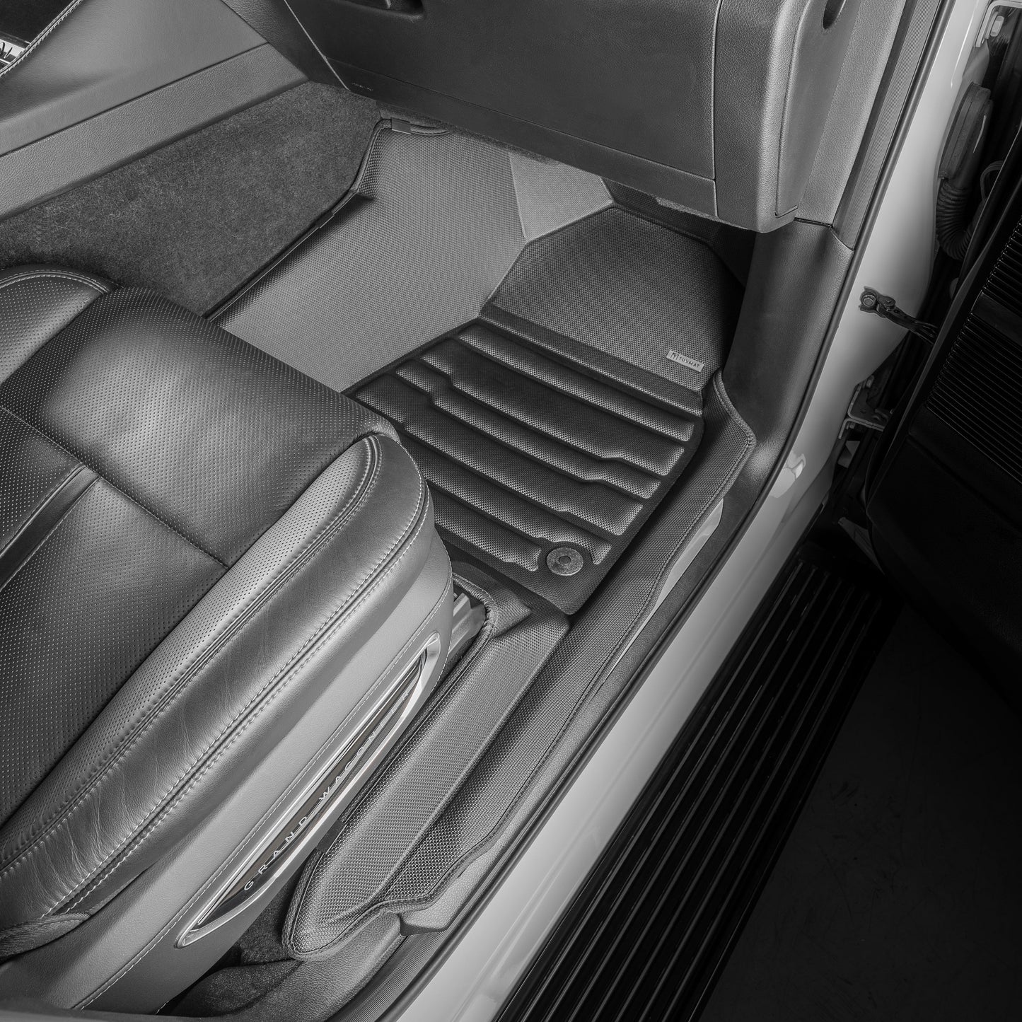 Jeep Grand Wagoneer L 7-Seater