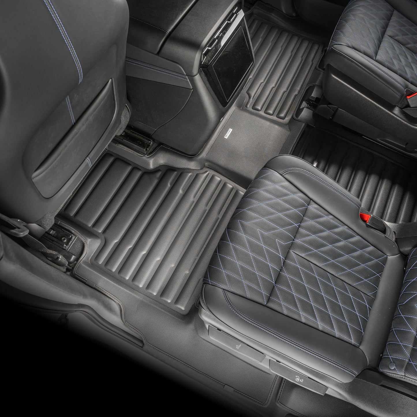 Cadillac Escalade IQ without Second Row Console